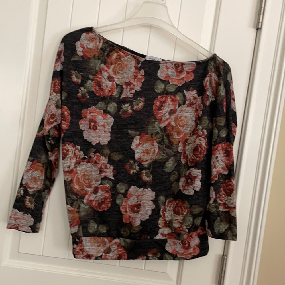White Birch off the shoulder floral top. Size S